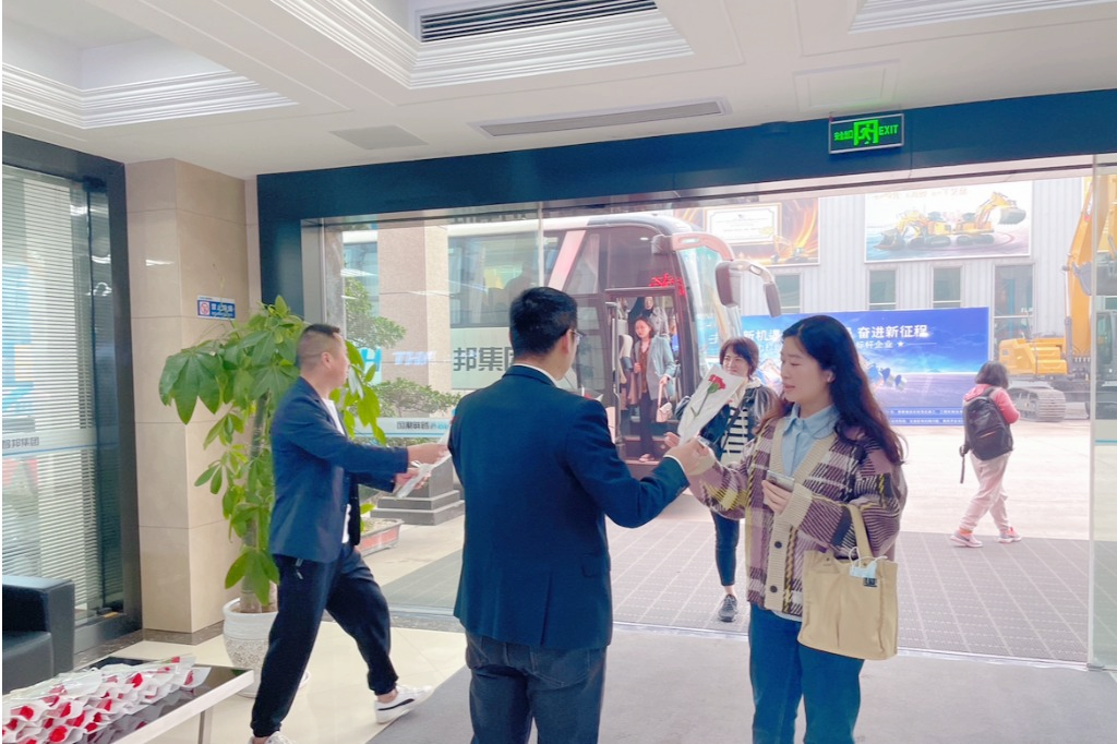 獻禮3.8節(jié)|勇做攀登者，奮進新未來